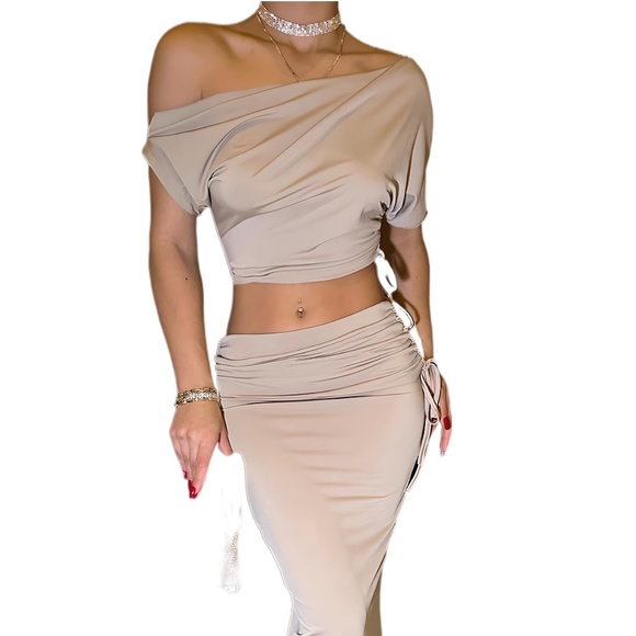 Stunning Two-Piece Evening (Cocktail) Women's Suit - Picture 1 of 6